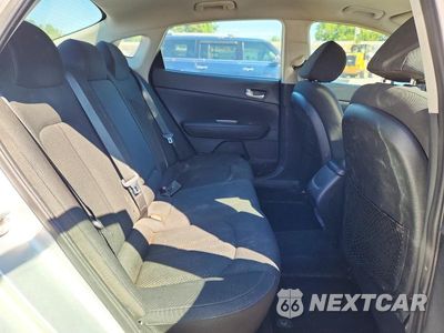 Zdjęcie 10 z 13 samochodu: 2019 KIA OPTIMA LX VIN:5XXGT4L38KG318842 - miniatura
