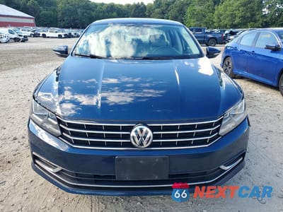 Piąte zdjęcie samochodu w środku: 2018 VOLKSWAGEN PASSAT S VIN:1VWAA7A37JC015899 - miniatura