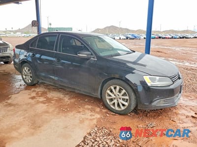 Czwarte zdjęcie samochodu z boku: 2013 VOLKSWAGEN JETTA SE VIN:3VWDX7AJ4DM362295 - miniatura