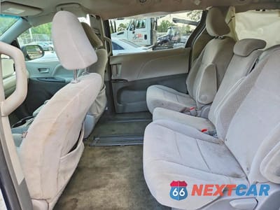 Zdjęcie 11 z 13 samochodu: 2017 TOYOTA SIENNA LE VIN:5TDKZ3DC8HS885108 - miniatura