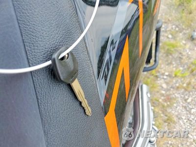 Zdjęcie 8 z 9 samochodu: 2025 SUZUKI DR650 SE VIN:JS1SP46D5S7101626 - miniatura