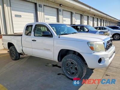 Czwarte zdjęcie samochodu z boku: 2011 TOYOTA TACOMA BASE VIN:5TFTX4CN1BX010358 - miniatura