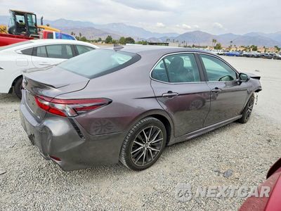 Trzecie zdjęcie samochodu z tyłu: 2024 TOYOTA CAMRY SE VIN:4T1G11AK7RU193881 - miniatura