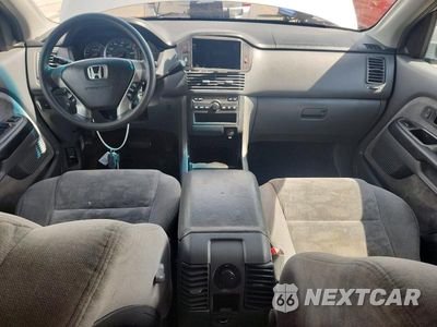 Zdjęcie 8 z 13 samochodu: 2004 HONDA PILOT EX VIN:2HKYF18494H575558 - miniatura