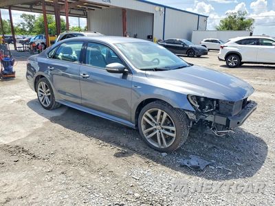 Czwarte zdjęcie samochodu z boku: 2018 VOLKSWAGEN PASSAT S VIN:1VWAA7A3XJC012172 - miniatura