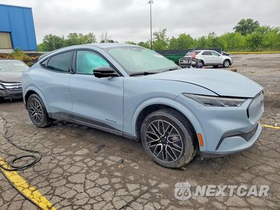 Czwarte zdjęcie samochodu z boku: 2025 FORD MUSTANG MACH-E PREMIUM VIN:3FMTK3SU8SMA53033 - miniatura