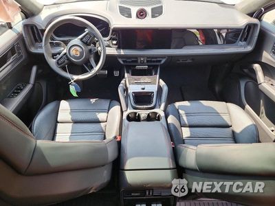 Zdjęcie 8 z 13 samochodu: 2025 PORSCHE CAYENNE GTS COUPE VIN:WP1BG2AYXSDA44358 - miniatura