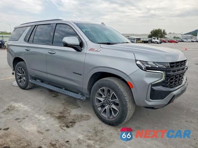 Czwarte zdjęcie samochodu z boku: 2023 CHEVROLET TAHOE K1500 Z71 VIN:1GNSKPKD0PR526203 - miniatura