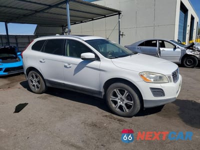 Czwarte zdjęcie samochodu z boku: 2011 VOLVO XC60 T6 VIN:YV4902DZ6B2153062 - miniatura