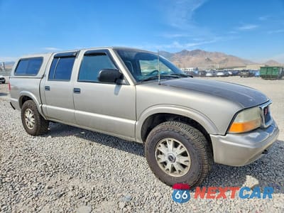 Czwarte zdjęcie samochodu z boku: 2002 GMC SONOMA VIN:1GTDT13W22K195220 - miniatura