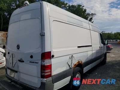 Trzecie zdjęcie samochodu z tyłu: 2011 MERCEDES-BENZ SPRINTER 2500/3500 DELIVERY VAN VIN:WD3PE8CB7B5586563 - miniatura