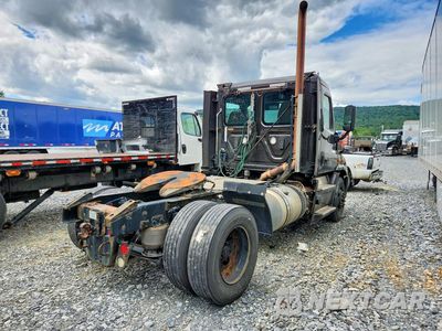 Trzecie zdjęcie samochodu z tyłu: 2017 FREIGHTLINER CASCADIA 113 SEMI TRUCK VIN:1FUBGBDVXHLHH2528 - miniatura