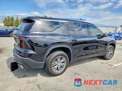 Trzecie zdjęcie samochodu z tyłu: 2024 CHEVROLET TRAVERSE LS VIN:1GNEREKS1RJ245430 - miniatura