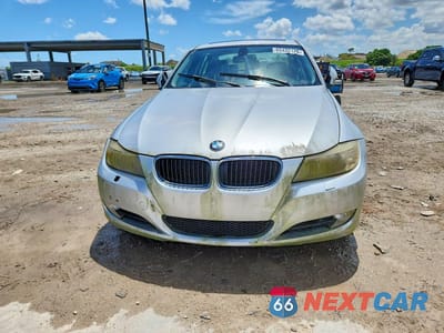 Piąte zdjęcie samochodu w środku: 2011 BMW 328 XI SULEV VIN:WBAPK5C52BF126659 - miniatura