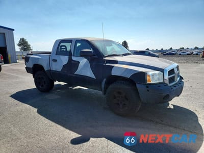 Czwarte zdjęcie samochodu z boku: 2005 DODGE DAKOTA QUAD SLT VIN:1D7HW48N85S245901 - miniatura