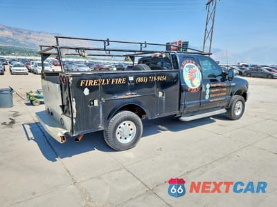 Trzecie zdjęcie samochodu z tyłu: 2002 FORD F250 SUPER DUTY VIN:1FTNX21L42EB29757 - miniatura