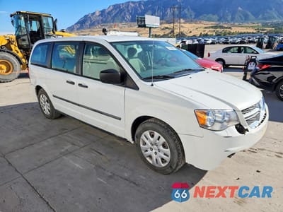 Czwarte zdjęcie samochodu z boku: 2014 DODGE GRAND CARAVAN SE VIN:2C4RDGBG5ER275553 - miniatura