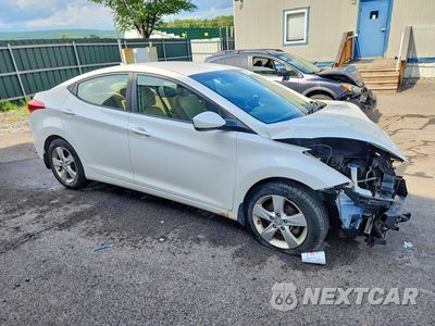 Czwarte zdjęcie samochodu z boku: 2013 HYUNDAI ELANTRA GLS VIN:5NPDH4AE4DH440176 - miniatura