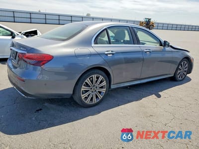 Trzecie zdjęcie samochodu z tyłu: 2021 MERCEDES-BENZ E 450 4MATIC VIN:W1KZF5KB4MA908569 - miniatura