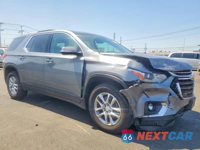 Czwarte zdjęcie samochodu z boku: 2018 CHEVROLET TRAVERSE LT VIN:1GNERGKW2JJ249943 - miniatura