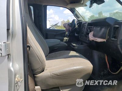 Piąte zdjęcie samochodu w środku: 2020 CHEVROLET EXPRESS G3500 LT VIN:1GAZGPFG3L1124884 - miniatura