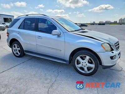 Czwarte zdjęcie samochodu z boku: 2008 MERCEDES-BENZ ML 320 CDI VIN:4JGBB22E68A348975 - miniatura