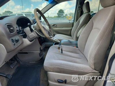 Zdjęcie 7 z 13 samochodu: 2002 CHRYSLER TOWN & COUNTRY LX VIN:2C4GP44392R672170 - miniatura