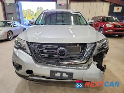 Piąte zdjęcie samochodu w środku: 2017 NISSAN PATHFINDER SV VIN:5N1DR2MM1HC670100 - miniatura