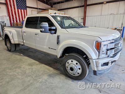 Czwarte zdjęcie samochodu z boku: 2019 FORD F450 SUPER DUTY VIN:1FT8W4DT0KEF94530 - miniatura