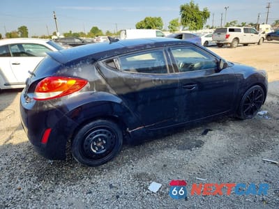 Trzecie zdjęcie samochodu z tyłu: 2013 HYUNDAI VELOSTER BASE VIN:KMHTC6AD5DU144436 - miniatura
