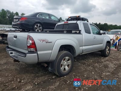 Trzecie zdjęcie samochodu z tyłu: 2011 TOYOTA TACOMA V6 VIN:5TFUU4EN5BX002256 - miniatura