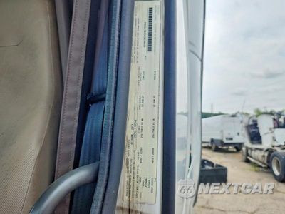 Zdjęcie 12 z 13 samochodu: 2014 VOLVO VNL SEMI TRUCK VIN:4V4NC9EH5EN170384 - miniatura