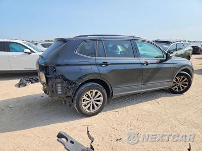 Trzecie zdjęcie samochodu z tyłu: 2018 VOLKSWAGEN TIGUAN S VIN:3VV1B7AX6JM064675 - miniatura