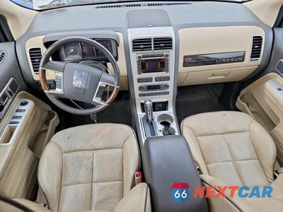 Zdjęcie 8 z 12 samochodu: 2010 LINCOLN MKX VIN:2LMDJ8JC5ABJ23413 - miniatura