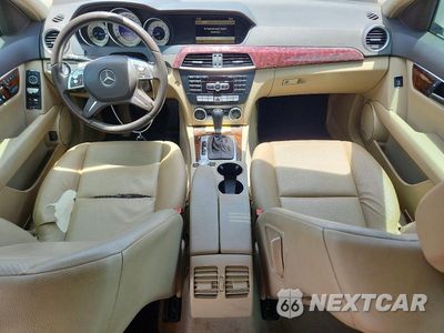 Zdjęcie 8 z 12 samochodu: 2012 MERCEDES-BENZ C 250 VIN:WDDGF4HB2CR240201 - miniatura