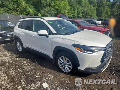 Czwarte zdjęcie samochodu z boku: 2023 TOYOTA COROLLA CROSS LE VIN:7MUCAABG6PV073901 - miniatura