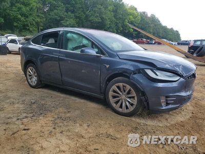Czwarte zdjęcie samochodu z boku: 2020 TESLA MODEL X VIN:5YJXCDE26LF263140 - miniatura