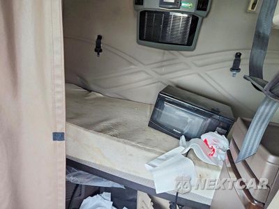 Zdjęcie 10 z 13 samochodu: 2014 VOLVO VNL SEMI TRUCK VIN:4V4NC9EH5EN170384 - miniatura