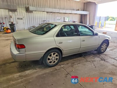 Trzecie zdjęcie samochodu z tyłu: 2000 TOYOTA CAMRY LE V6 VIN:4T1BF28KXYU102303 - miniatura