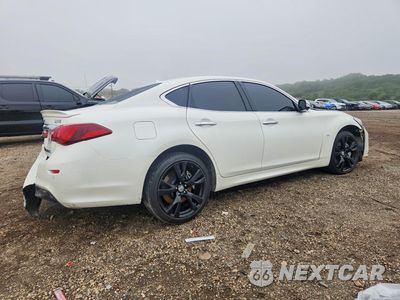 Trzecie zdjęcie samochodu z tyłu: 2018 INFINITI Q70 5.6 LUXE VIN:JN1AY1AR3JM120002 - miniatura