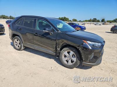Czwarte zdjęcie samochodu z boku: 2023 TOYOTA RAV4 XLE VIN:2T3W1RFV1PW278670 - miniatura