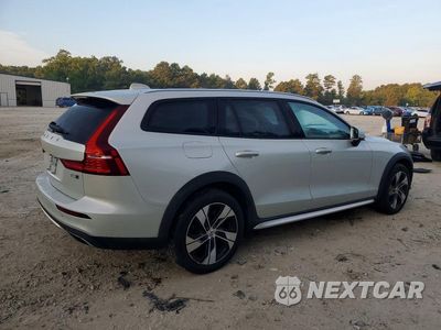 Trzecie zdjęcie samochodu z tyłu: 2021 VOLVO V60 CROSS COUNTRY T5 MOMENTUM VIN:YV4102WK9M1069341 - miniatura