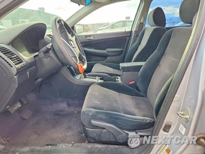 Zdjęcie 7 z 12 samochodu: 2004 HONDA ACCORD LX VIN:1HGCM56314A012501 - miniatura