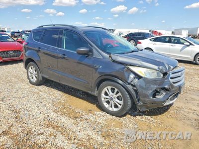 Czwarte zdjęcie samochodu z boku: 2018 FORD ESCAPE SE VIN:1FMCU0GD9JUD23415 - miniatura