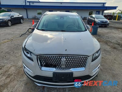 Piąte zdjęcie samochodu w środku: 2019 LINCOLN MKC SELECT VIN:5LMCJ2D90KUL02858 - miniatura