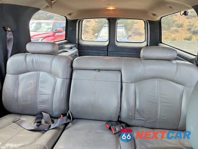 Zdjęcie 10 z 14 samochodu: 2001 CHEVROLET SUBURBAN K1500 VIN:3GNFK16TX1G209763 - miniatura