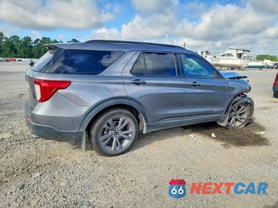 Trzecie zdjęcie samochodu z tyłu: 2023 FORD EXPLORER XLT VIN:1FMSK7DH4PGB78244 - miniatura