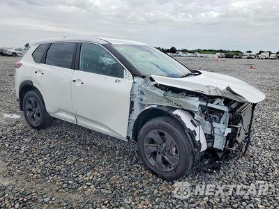 Czwarte zdjęcie samochodu z boku: 2026 NISSAN ROGUE SV VIN:5N1BT3BA3TC751387 - miniatura