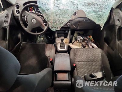 Zdjęcie 8 z 13 samochodu: 2010 VOLKSWAGEN TIGUAN S VIN:WVGAV7AX4AW526121 - miniatura