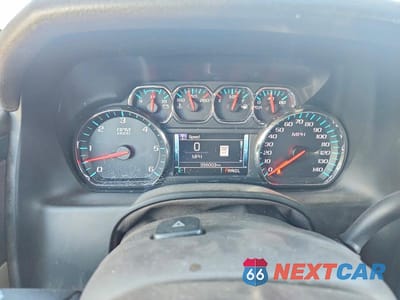 Zdjęcie 9 z 13 samochodu: 2018 CHEVROLET SUBURBAN K1500 LT VIN:1GNSKHKC6JR295876 - miniatura